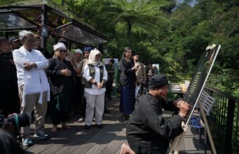 Lembah Aviary Diresmikan Kemenhut, Penangkaran Rusa Timor dan Dua Elang Jawa Jadi Simbol Konservasi Dua Elang Jawa Dilepasliarkan di Megamendung Saat Kemenhut Resmikan Lembah Aviary