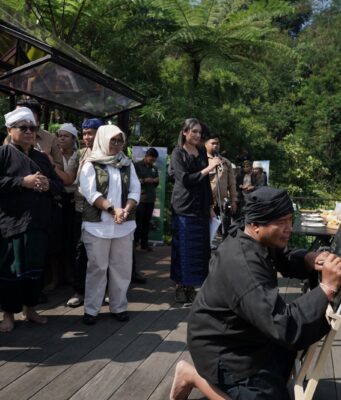 Lembah Aviary Diresmikan Kemenhut, Penangkaran Rusa Timor dan Dua Elang Jawa Jadi Simbol Konservasi Dua Elang Jawa Dilepasliarkan di Megamendung Saat Kemenhut Resmikan Lembah Aviary