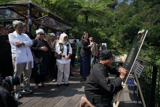 Dua Elang Jawa Dilepasliarkan di Megamendung Saat Kemenhut Resmikan Lembah Aviary